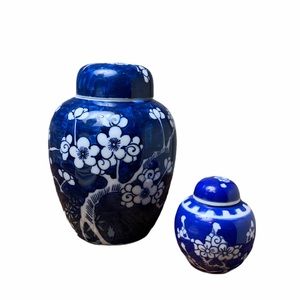 Set of 2 blue white floral ginger jars with lids